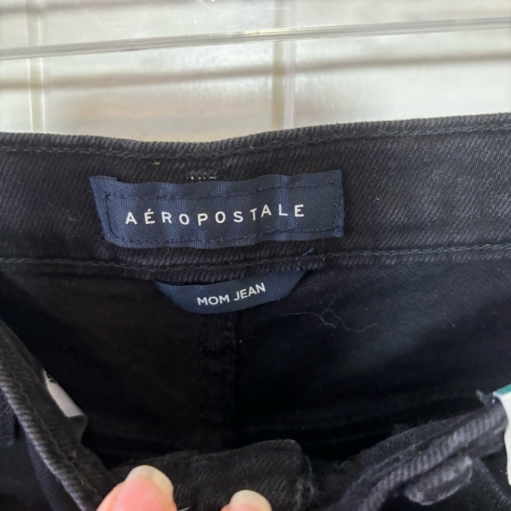 NWT Aeropostale women’s black high rise distressed ripped mom Jean size 4 B8 - Picture 6 of 9
